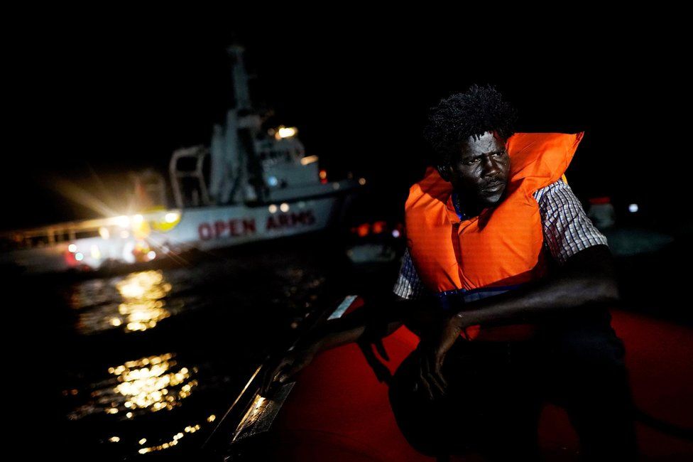 Ahmed_nava_salvare_Darfur01_Reuters_BBC